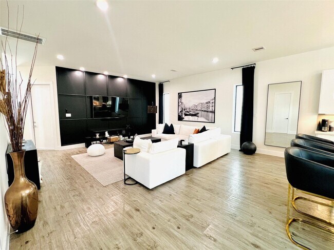 Building Photo - 2223 Padron Pl