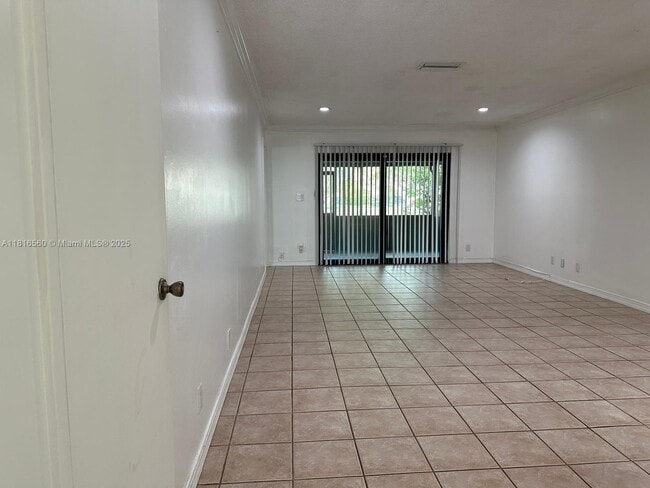 Foto del edificio - 2950 NW 106th Ave