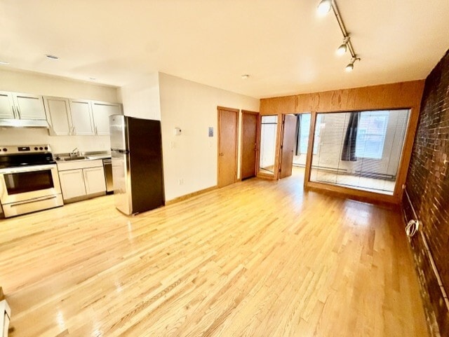 Building Photo - 7 Thacher Ct