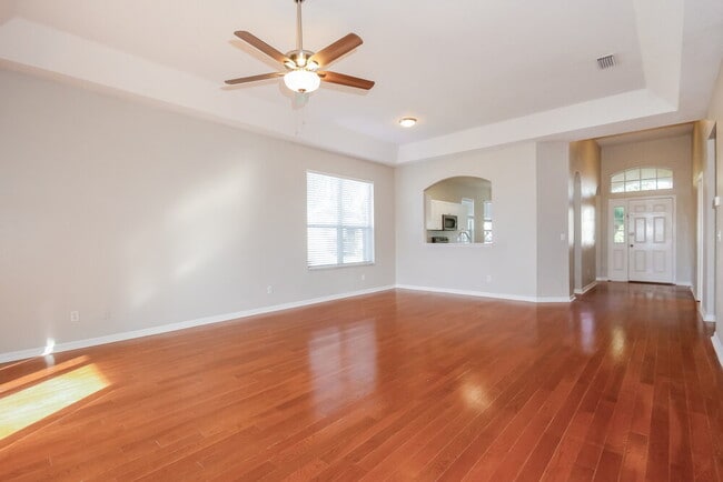 Building Photo - 1613 Wakefield Dr