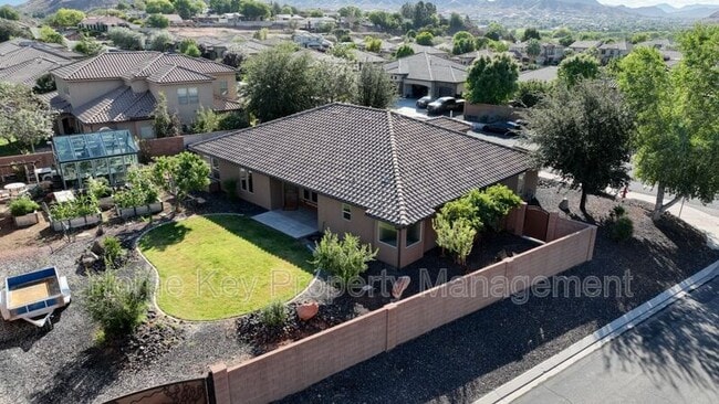 Building Photo - 157 E Foothill Dr