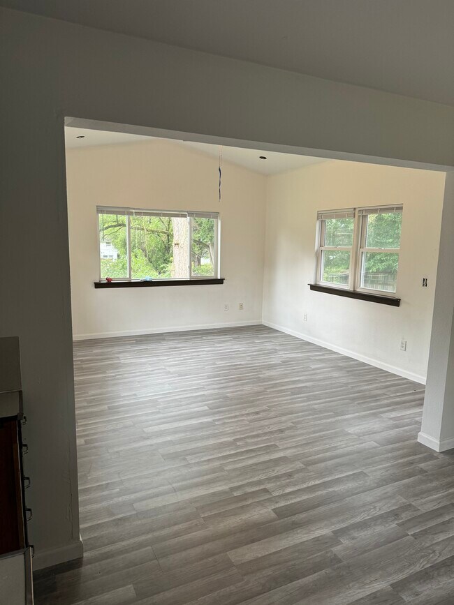Foto del edificio - 2713 E Court St