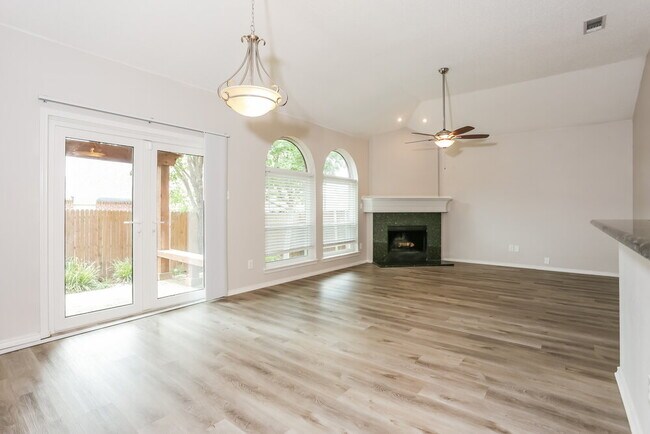 Foto del edificio - 508 Blueberry Hill Ln
