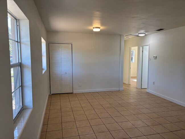 Foto del edificio - 1207 Crestwood Dr