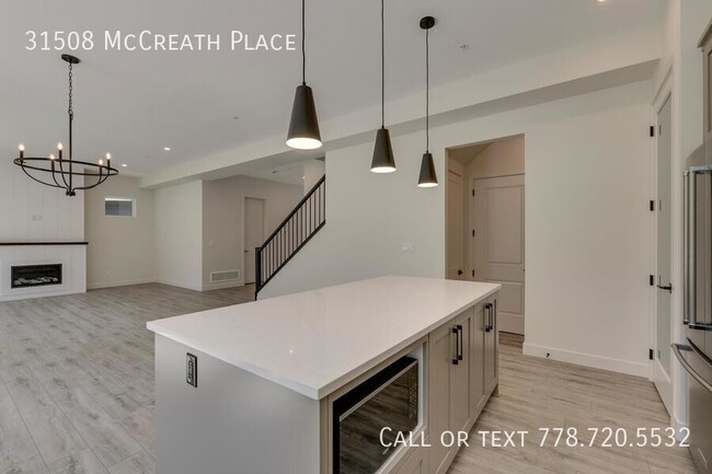 Photo du bâtiment - New Executive 6 Bedroom 4 Bathroom Home