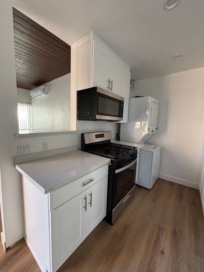 Foto del interior - Newly Remodeled 2-Bedroom Apartment in Red...