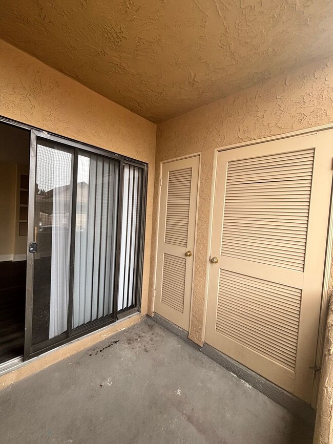 Building Photo - 1 bedroom 1 bath apartment in Miramesa FOR...