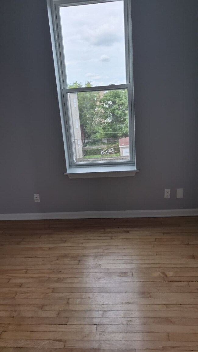 Foto del edificio - 1555 S Millard Ave