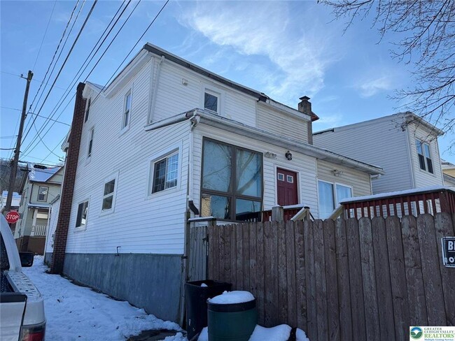 Building Photo - 301 Penn St