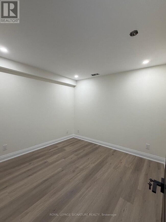 Photo du bâtiment - 3486 Grand Forks Rd