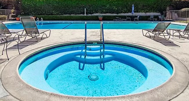 Foto del edificio - 18333 Hatteras St