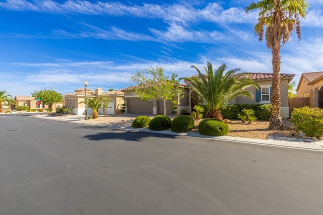 Building Photo - Beautifully Upgraded, Single Story 3 Bed, ...