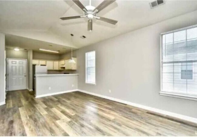 Building Photo - 498 River Oaks Dr