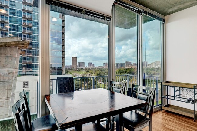 Foto del edificio - 5925 Almeda Rd
