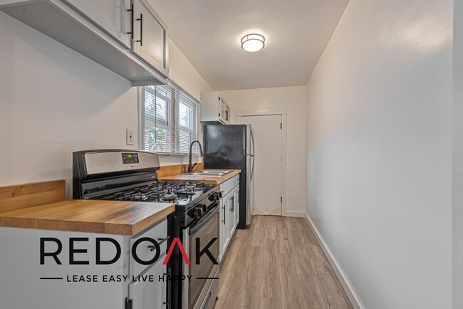 Foto del edificio - Cozy, Bungalow Style One Bedroom with an O...