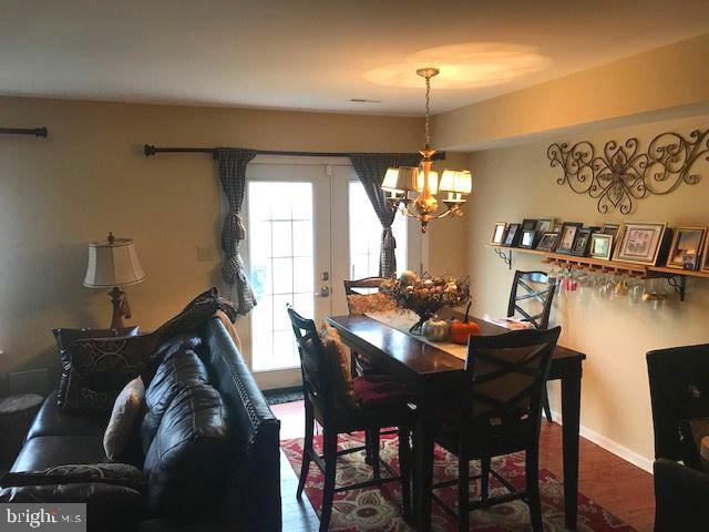 Primary Photo - 40 Meadow Rue Ln