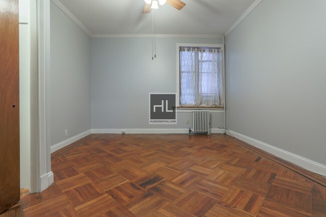 Building Photo - Jumbo 1 Bedroom Apartment w/ French Doors!