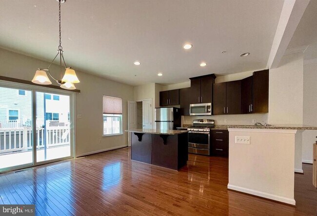 Building Photo - 3550 Sprigg St S