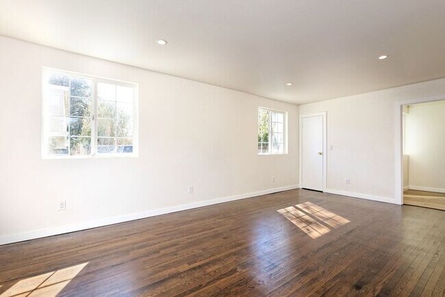 Foto del edificio - Newly Remodeled, Top Floor , One Bedroom