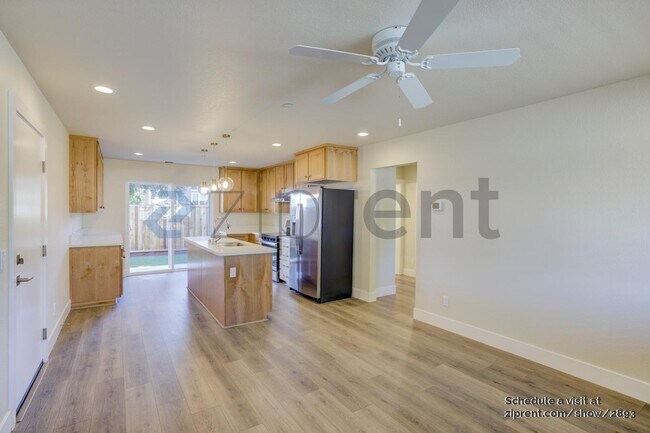 Foto del edificio - 14 Larkfield Maples Ct