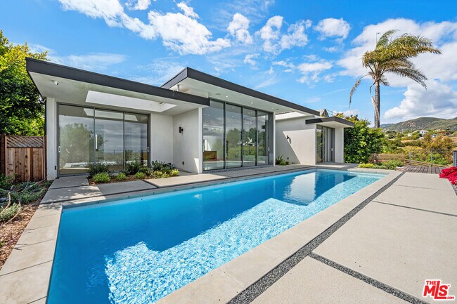 Foto del edificio - 28901 Wight Rd