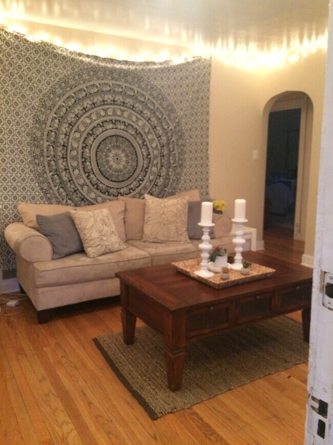 Foto del edificio - Aug 1st 2026/2027 Pre-leasing Close to 1.5 Blks to CSU & Old Town