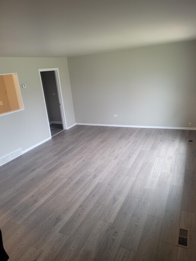 Building Photo - 500 Barrington Ct