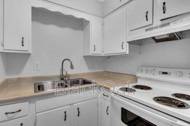 Building Photo - 7607 Garrison Rd