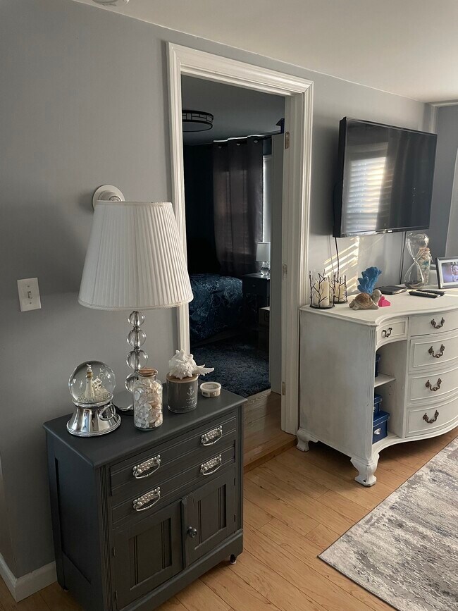 1272 W Shore Rd Unit 3, Warwick, RI 02889 1272 W Shore Rd Warwick, RI Apartments for Rent in