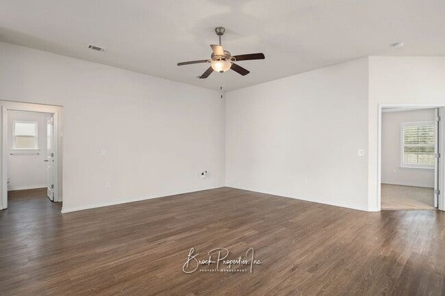 Building Photo - 5515 Peach Dr