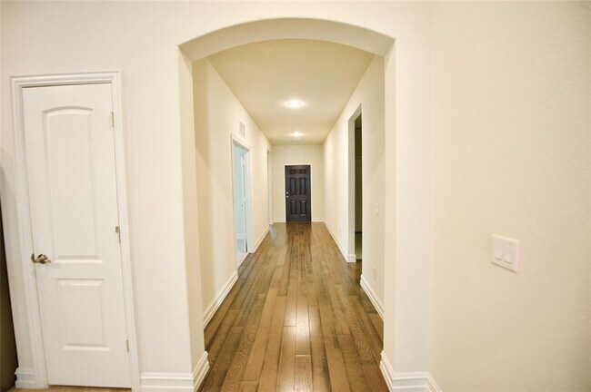 Building Photo - 109 Crimson Law Dr