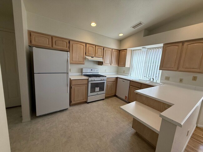 Foto del edificio - 2 Bed 2 Bath Contact Property Pros