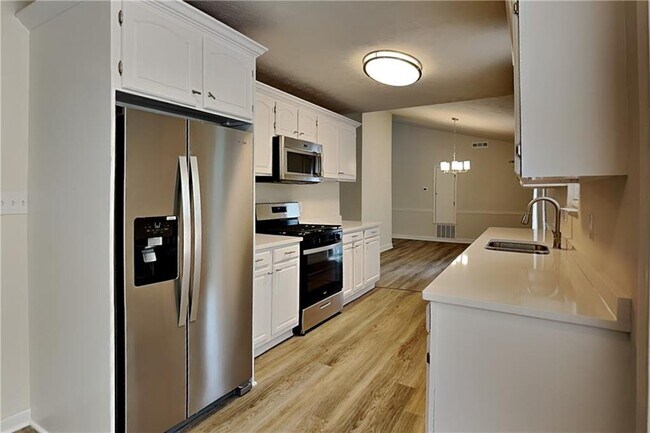 Foto del edificio - 607 River Bend Cir