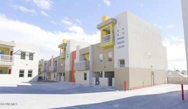 Building Photo - 410 Thorn Ave