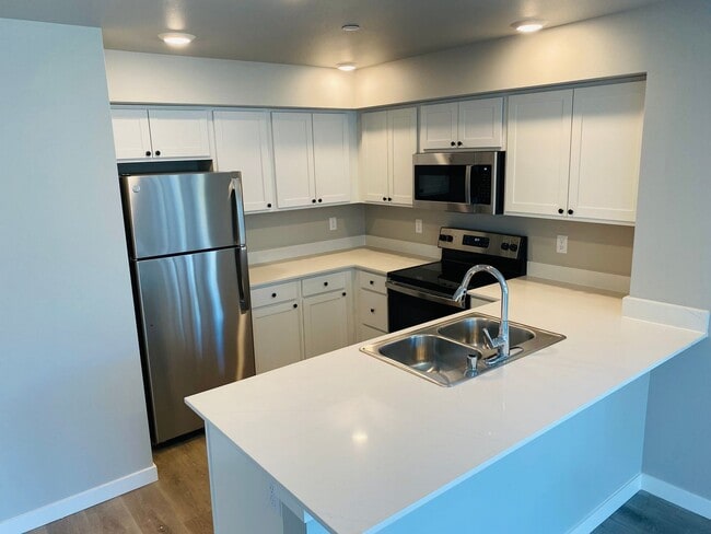 Building Photo - 3 Bedroom, 1.5 Bathroom in Barkley Neighborhood!