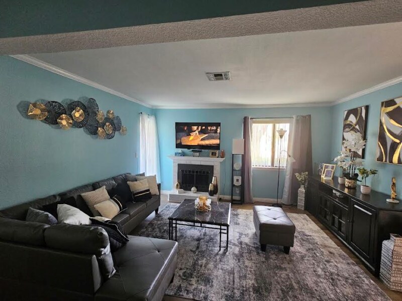 Primary Photo - 1701 E Katie Ave