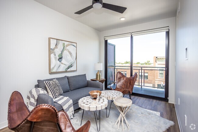 1HAB, 1BA - Standard/780 ft² - Broad + Main on 6th & 7th