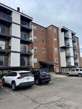 Building Photo - 1150 Golden Cir