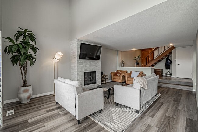 Building Photo - 3BD, 2.5BA Arapahoe Lake Park Townhome Nea...