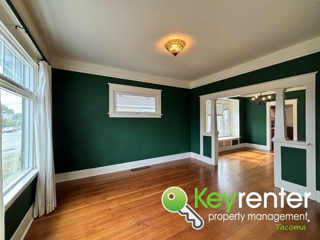Building Photo - Charming 3-Bedroom Rental Home in Central ...