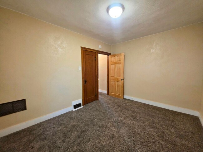 Foto del edificio - 2137 Cedar St