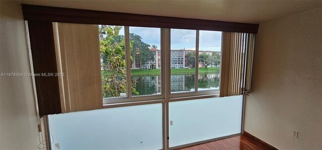 Building Photo - 1080 Del Lago Cir