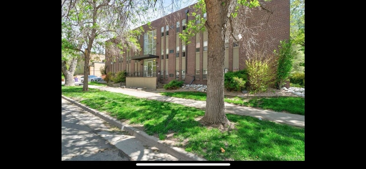 Primary Photo - 2020 E 14th Ave
