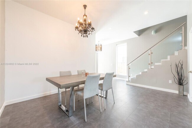 Building Photo - 3749 SW 27th Ln