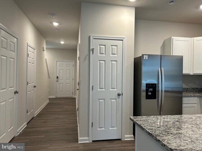 Foto del edificio - 115 Rae Ct