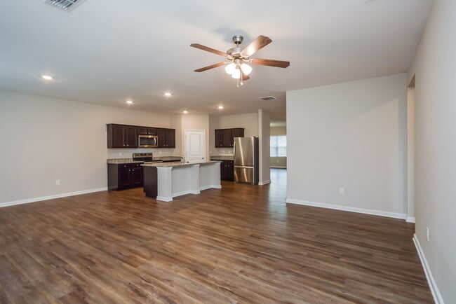 Building Photo - 3875 Place Dr