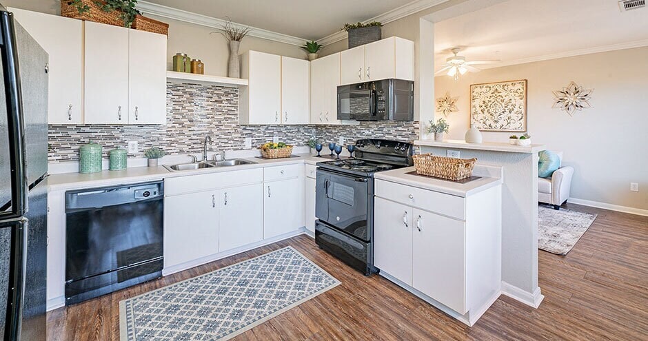 Primary Photo - Bonus Perk: Up to $500 off—Just for Moving...