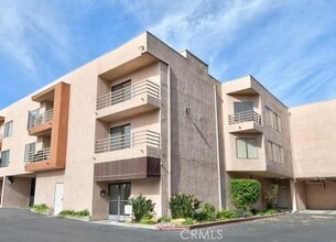Building Photo - 6815 Remmet Ave