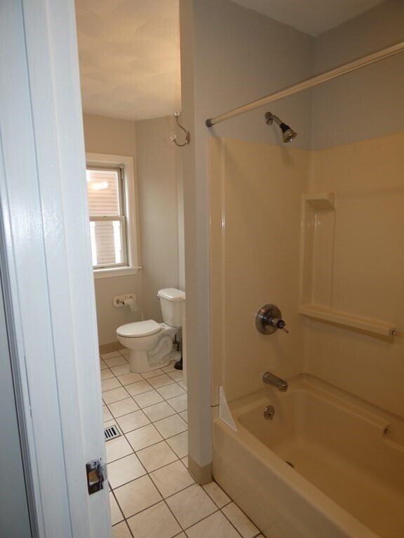 282 Main St Unit 2, Stoneham, MA 02180 Room for Rent in Stoneham, MA
