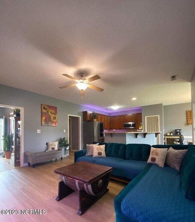 Building Photo - 261 Silver Hills Dr